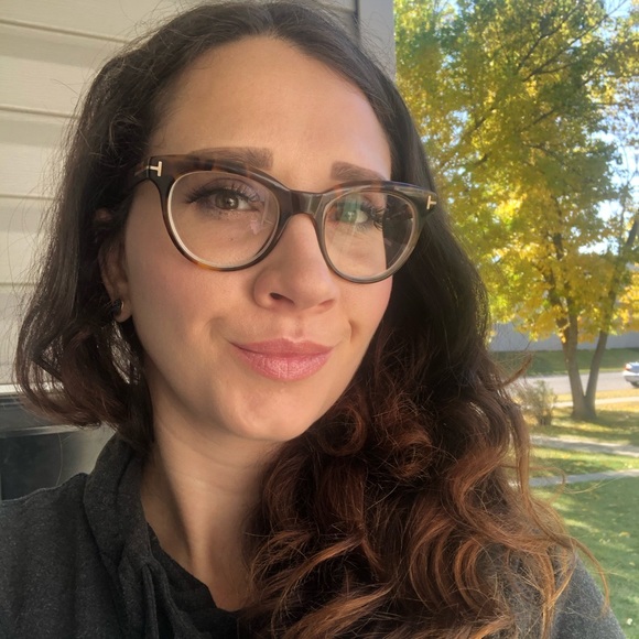 Meet your Posher, Nikole - Picture 3 of 3